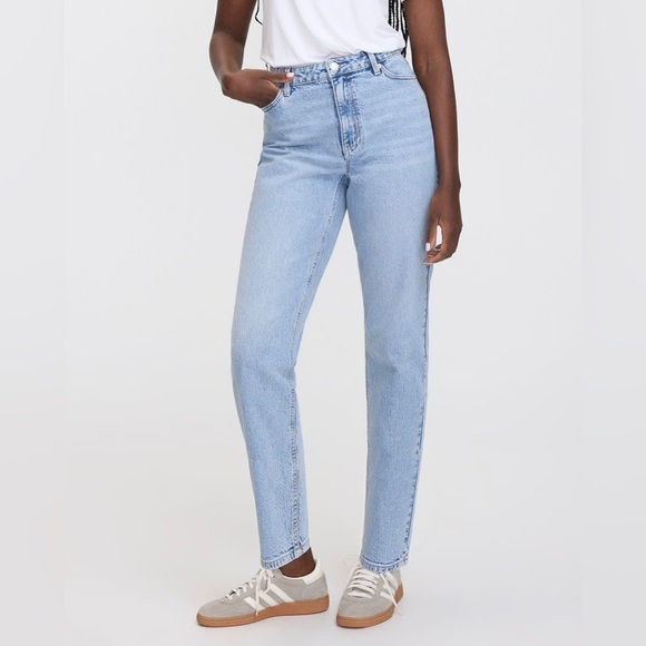 Reitmans Denim - Reitmans High-Rise Light Wash Jeans – Subtle Acid Wash – Straight Leg
